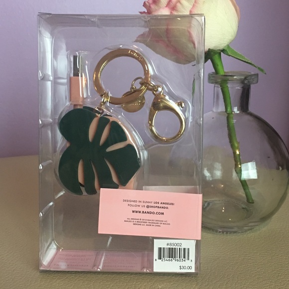 🌴⚡️NWT ban.dō Retractable Phone Charger⚡️🌴 - Picture 3 of 4